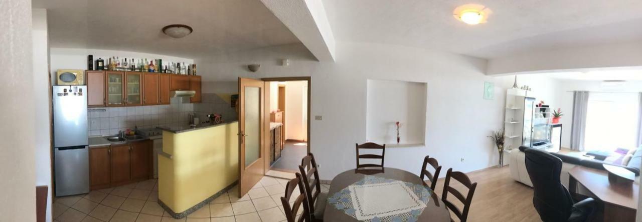 Apartment Nela Baška Voda Екстериор снимка