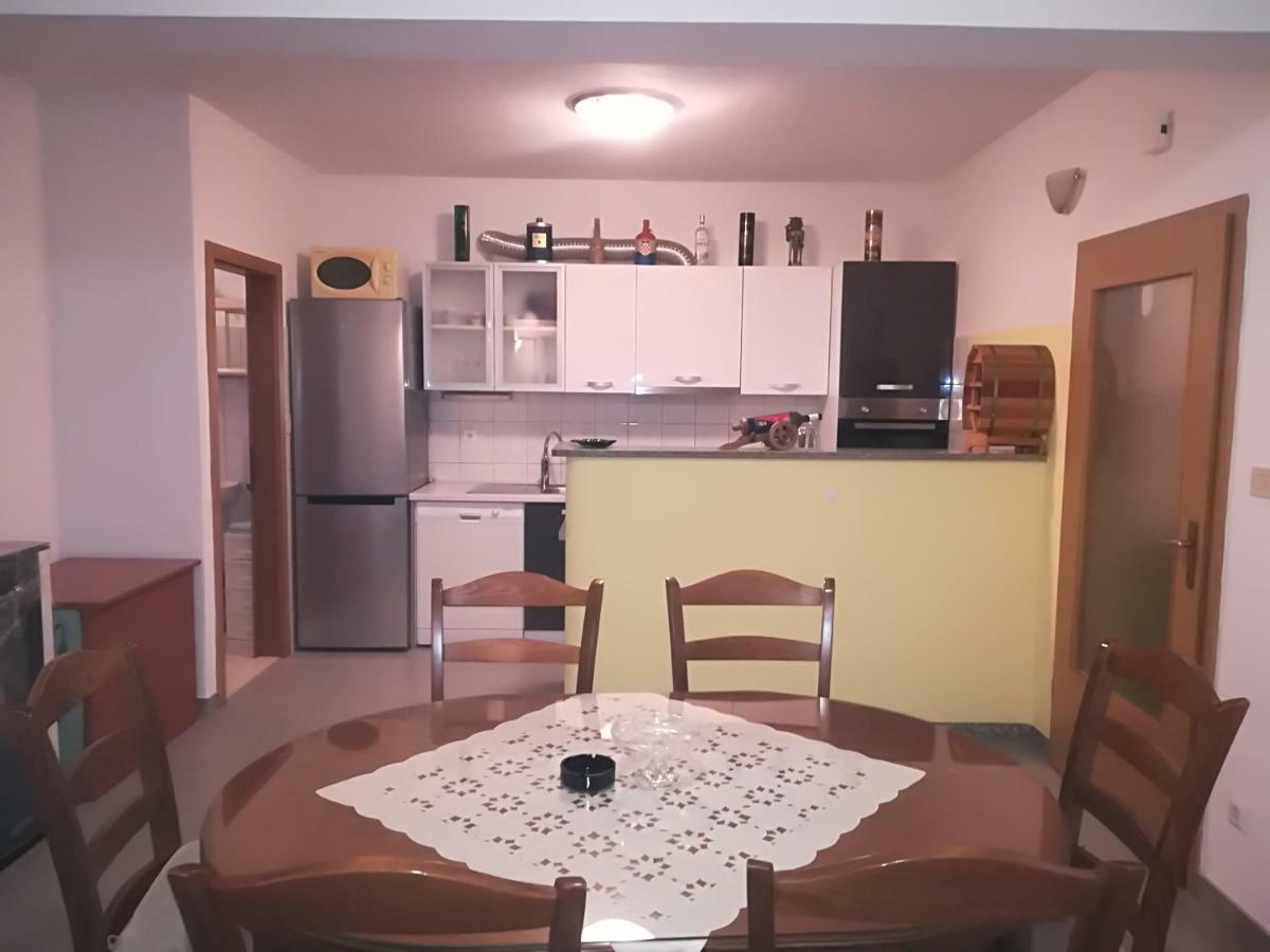 Apartment Nela Baška Voda Екстериор снимка