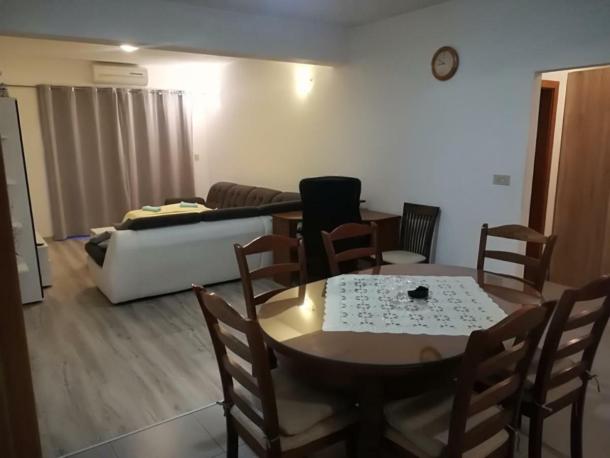Apartment Nela Baška Voda Екстериор снимка